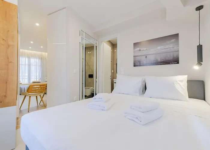 Tsinari Comfort & Luxury Suite, Private Parking