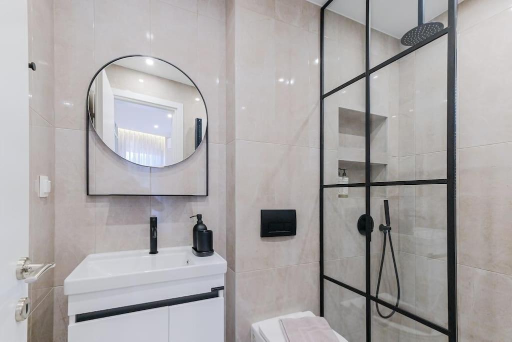 Tsinari Comfort & Luxury Suite, Private Parking *