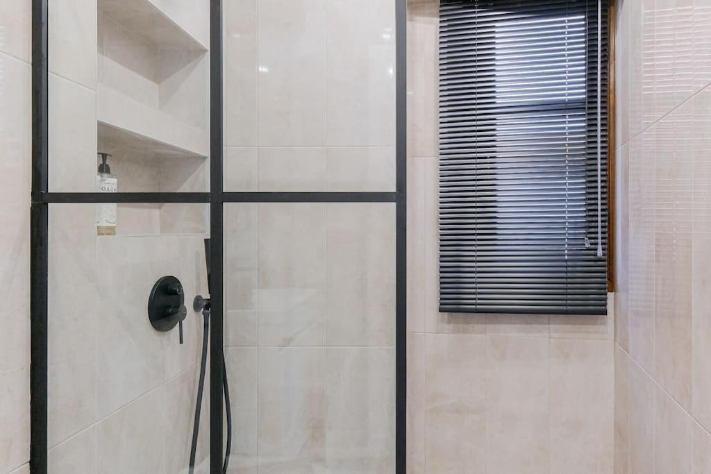 Tsinari Comfort & Luxury Suite, Private Parking Apartment *